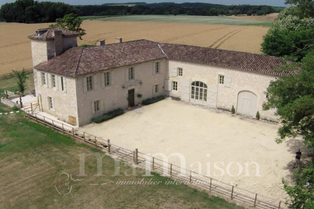 Stunning Country Home, Sought After Position