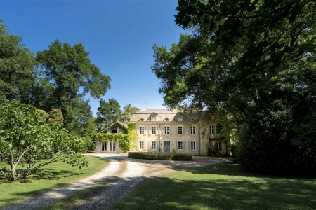 Elegant Manoir set in Delightful Grounds