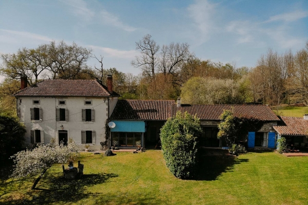 Renovated Farmhouse With Flourishing Gîte Business