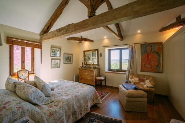Sympatically Restored Farmhouse With Guest Accomodation