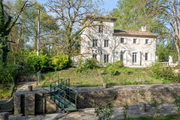 Sur Les Rives