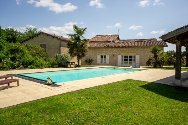 Comfortable Country Property In Perfect Location